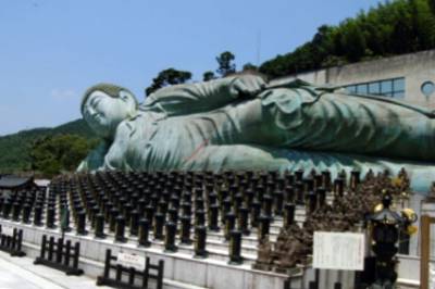 世界最大級の巨大涅槃像に圧倒 篠栗・南蔵院