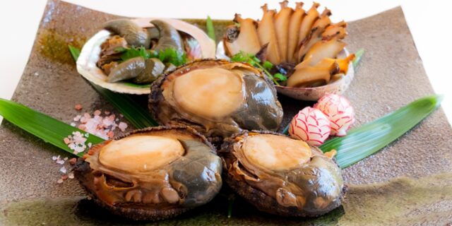 山梨名物グルメ６. 400年の歴史！あわびの煮貝