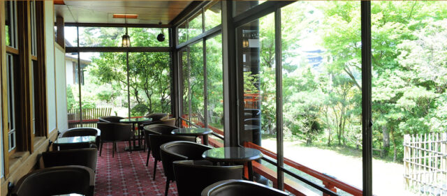 奈良のおしゃれカフェ②和モダン優美！奈良ホテル ティーラウンジ