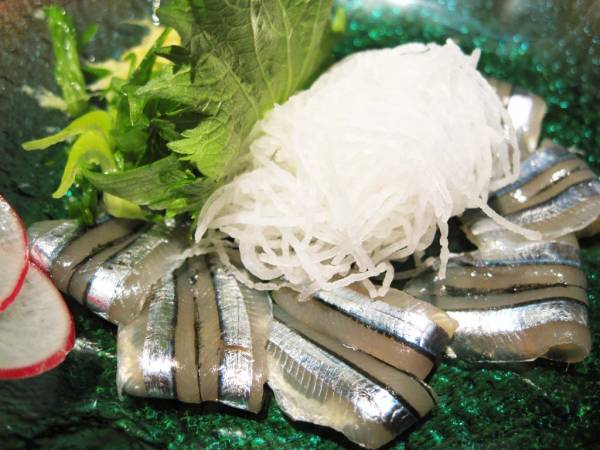 鹿児島の郷土料理⑩鹿児島に来たら必食！きびなごの刺身