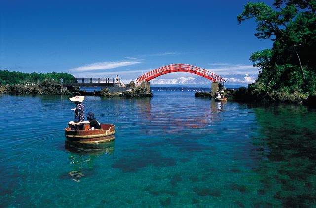 佐渡島観光スポット④たらい舟に乗れる！小木の矢島経島