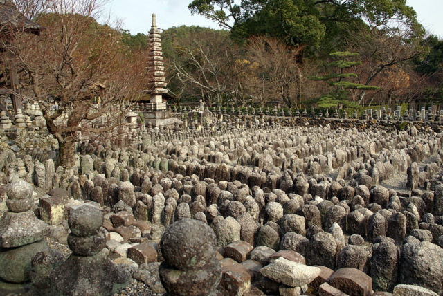 京都最強危険心霊スポット③野ざらしの遺体が集まっていた風葬の地「化野念仏寺」