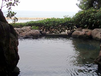 新潟県観光スポット⑥日本百景に入る海岸景勝地「瀬波温泉」