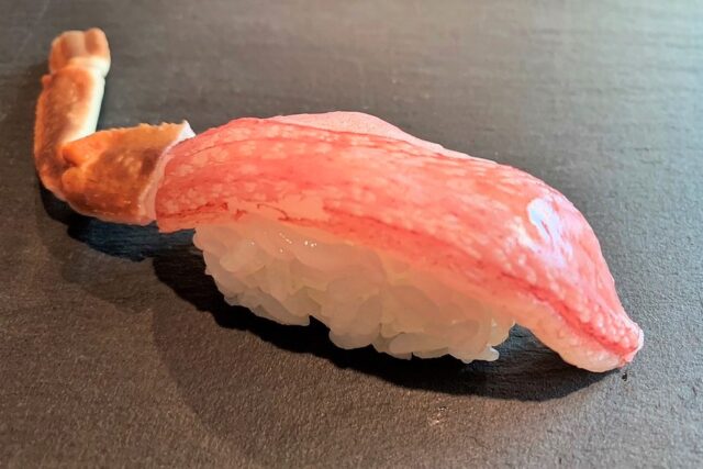 札幌寿司ランキング①根室の海が回っている！根室花まるJRタワーステラプレイス店 生本ずわい蟹