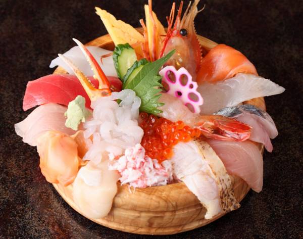 金沢海鮮丼ランキング③地元の魚をてんこ盛り！大名丼