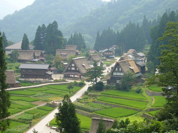 富山県観光スポットランキング②世界に誇る合掌造の集落！五箇山