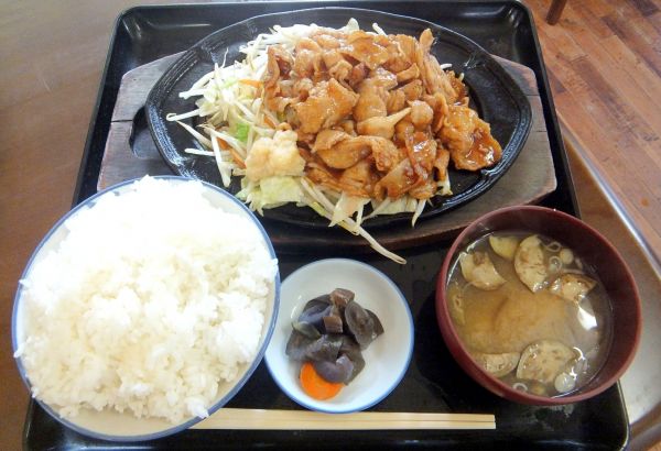 神奈川県超大盛りデカ盛りグルメ⑧すべてが山盛りの定食！秦野・みや古食堂