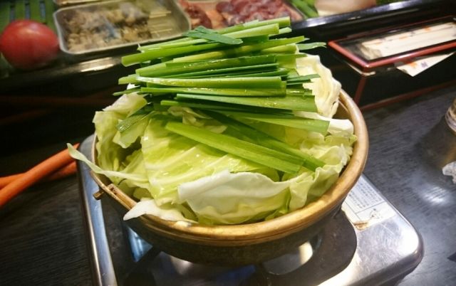  奈良県もつ鍋ランキング⑧野菜がとろける瞬間を楽しむ「半分」