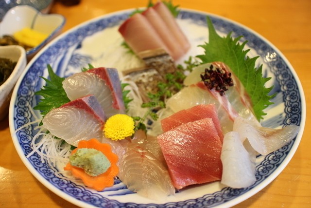逗子海鮮料理ランキング⑧県外からも客を集める「魚佐」