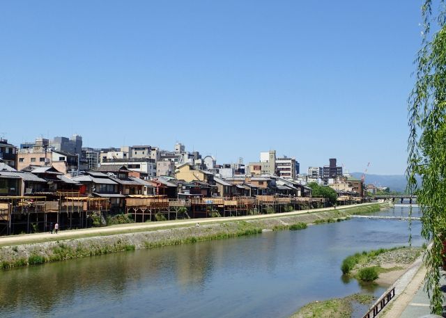 京都四条河原観光スポットランキング⑧まさに京都の風景！鴨川 四条大橋
