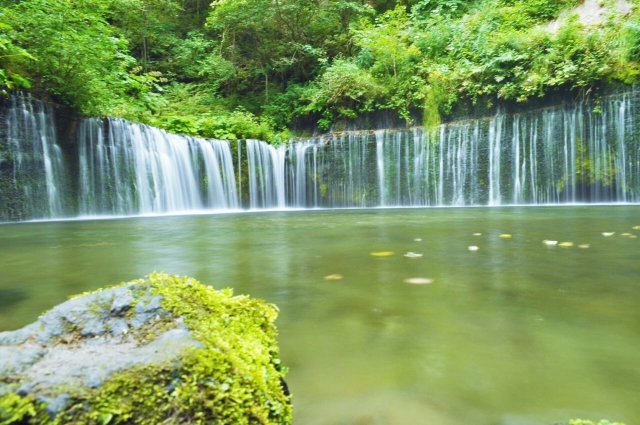 長野パワースポットランキング②マイナスイオンも楽しめる“白糸の滝”