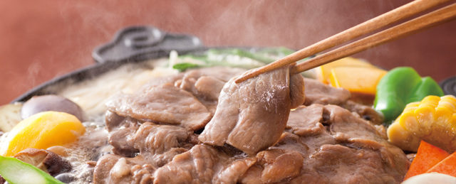 北海道郷土料理ランキング③羊肉の旨味が野菜に染み込む！「ジンギスカン」