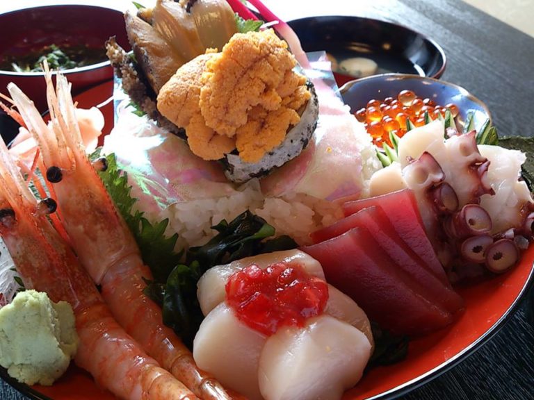 岩手県海鮮丼ランキング⑥あまちゃんの久慈市で新鮮な海鮮丼「山海里」