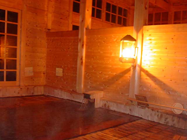 青森県日帰り温泉ランキング④灯りはランプのみを使用「ランプの宿　青荷温泉」