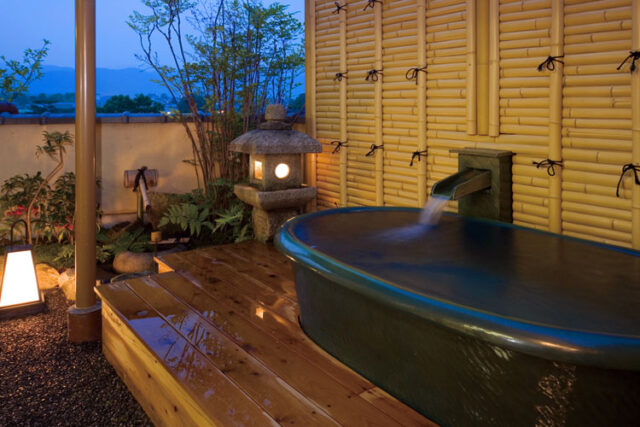 嵐山混浴・貸切・内風呂温泉ランキング⑤嵐山の美しい景色を露天風呂で！渡月亭
