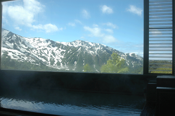 新潟混浴温泉ランキング④山や空が見渡せる絶景！「白馬岳蓮華温泉ロッジ」
